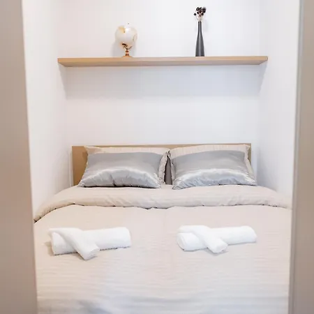 Castle Hill Terrace Apartment